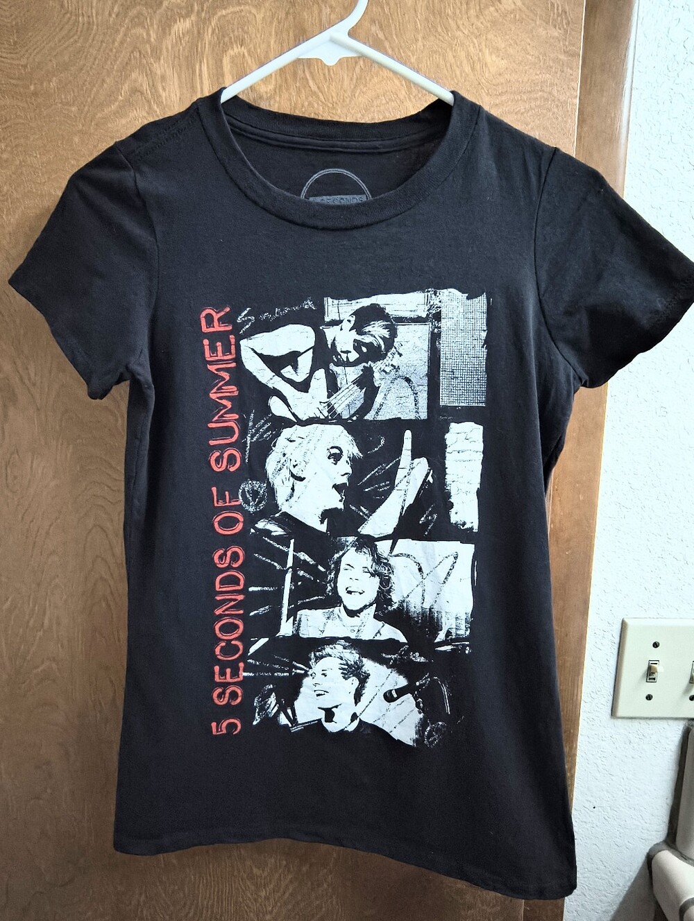 Retired 5 Seconds Of Summer Graphic T Shirt From Hot Topic